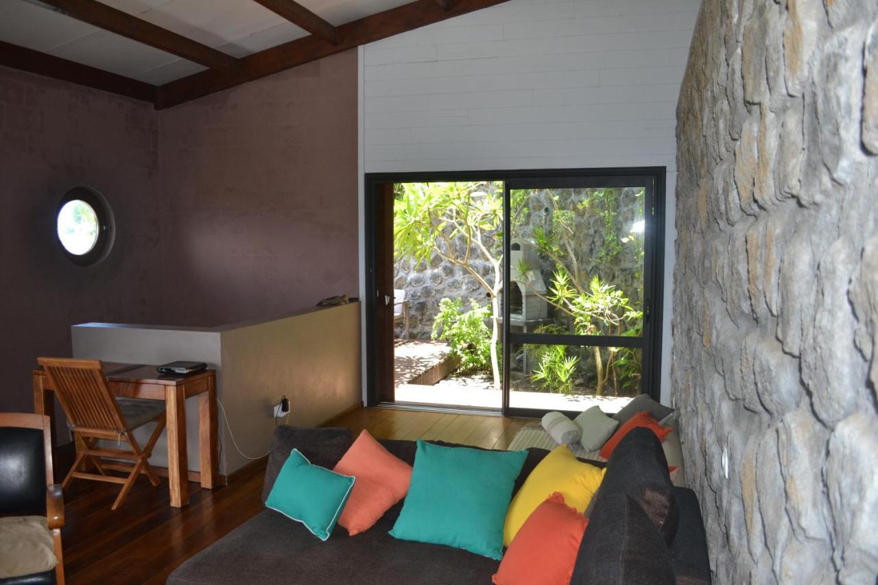 Villa Atypique Le Chat Perche De Grand Anse Petite-Ile Exterior photo